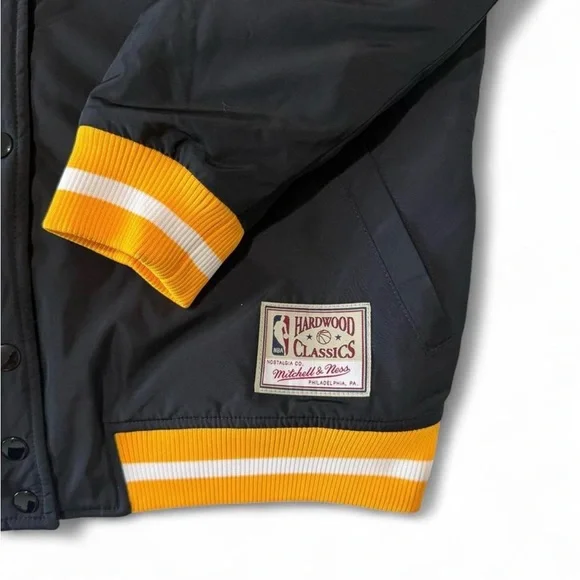 Men’s Mitchell & Ness Black and Yellow Los Angeles Lakers Puffer Jacket - Picture 6 of 8
